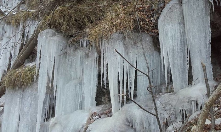 E' iniziata oggi la primavera ma nell'entroterra si battono i denti: freddo e qualche fiocco di neve