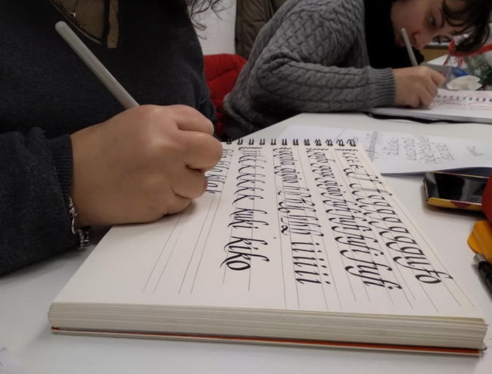 Imperia: domani un nuovo workshop sulla calligrafia da 'SibillaviaXX' con Barbara Calzolari
