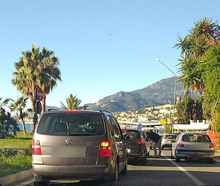 Ventimiglia: sciopero 'bianco' e maggiori controlli a Ponte San Ludovico, lunghissime code sull'Aurelia