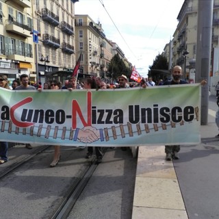 “Pensavano di prenderci per sfinimento, non ce l’hanno fatta”: cinque anni fa venivano ridotte le corse della Cuneo-Nizza