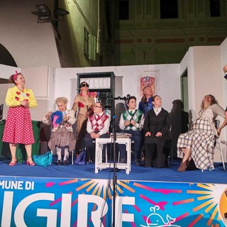 Riva Ligure, debutto all'aperto da tutto esaurito per "Benvenuta Memole": grande successo per 'Gli SpacciAttori sogni'