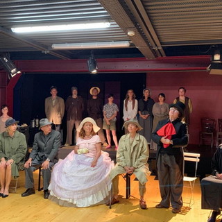 Imperia: nel weekend un palcoscenico inusuale per la tragicommedia ‘La visita della vecchia signora’ di F. Durrënmatt