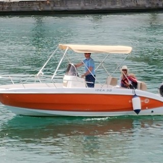 Noleggi e gite in barca anche senza patente: scopri le bellezze del mare da un altro punto di vista grazie al Cantiere Nautico Diurno Noleggi e gite in barca anche senza patente: scopri le bellezze del mare da un altro punto di vista grazie al Cantiere Nautico Diurno