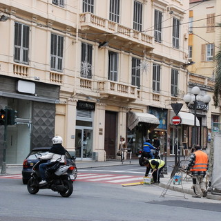 Sanremo: dosso sul passaggio pedonale, lettore "Evviva le barriere architettoniche!"