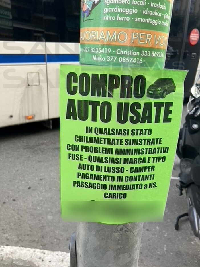 Sanremo: affissione selvaggia in centro, tornano i cartelli dei 'compra auto' e le proteste dei cittadini (Foto) Sanremo: affissione selvaggia in centro, tornano i cartelli dei 'compra auto' e le proteste dei cittadini (Foto)