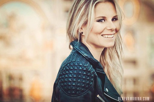 Riva Ligure: questa sera in piazza Matteotti, concerto di Chiara Ragnini in Duo acustico