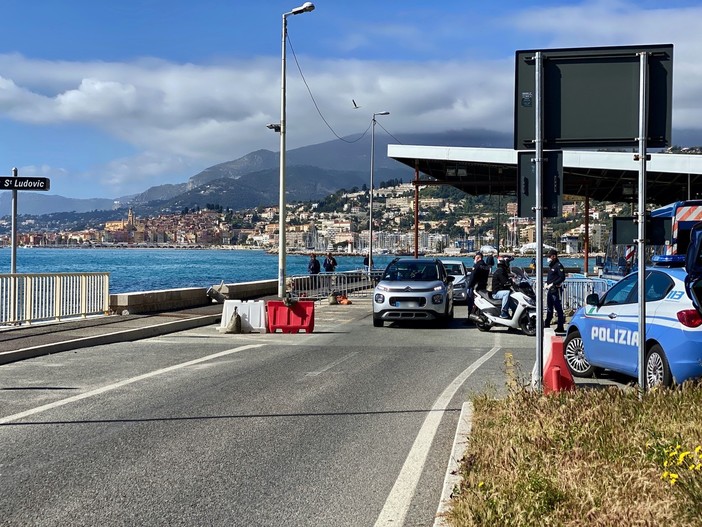 Coronavirus: preoccupazione in Francia, la Costa Azzurra è 'zona rossa' e c'è attesa per il discorso di Macron