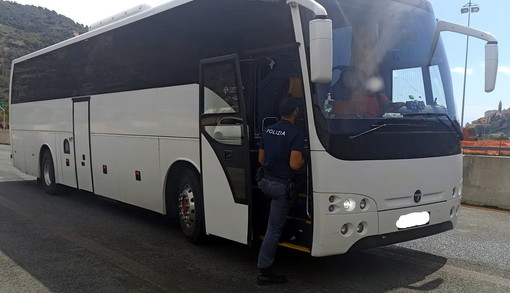 Aggredisce figlio e compagna ricercato tenta la fuga in Francia ma viene arrestato dalla Polizia a Ventimiglia