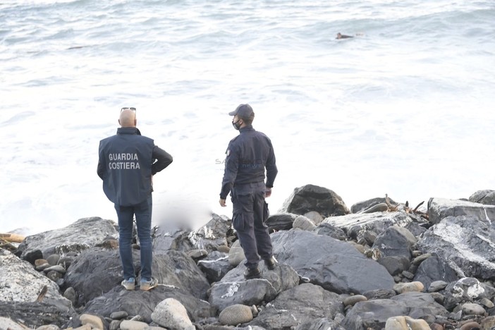 Le immagini dal luogo del ritrovamento (foto Tonino Bonomo) Le immagini dal luogo del ritrovamento (foto Tonino Bonomo)