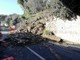 Imperia: si rompe un tubo dell'acquedotto e crolla un muro in viale Vittorio Veneto, strada chiusa (Foto)