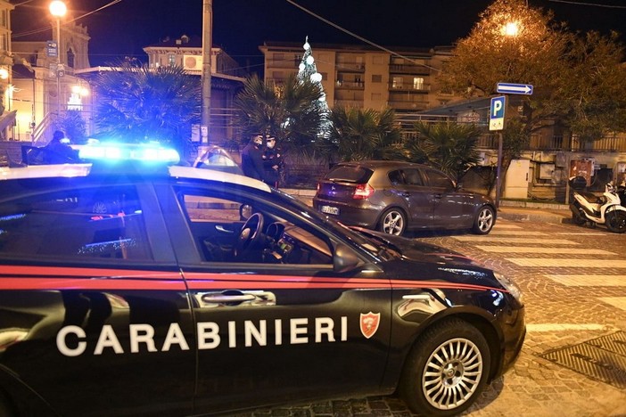Bordighera: 31enne algerino tenta il furto in un'abitazione, la segnalazione di un cittadino e i Carabinieri lo fermano