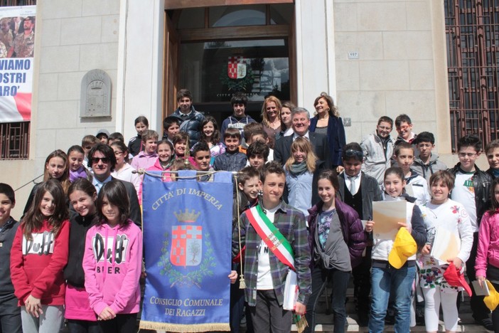 Imperia: gli articoli degli studenti imperiesi dopo il Consiglio Comunale dei Ragazzi del 19 aprile Imperia: gli articoli degli studenti imperiesi dopo il Consiglio Comunale dei Ragazzi del 19 aprile