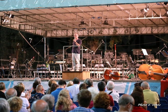 Bordighera: ieri sera nuovo concerto dell'Orchestra Sinfonica diretta da Massimo Dal Prà (Foto)