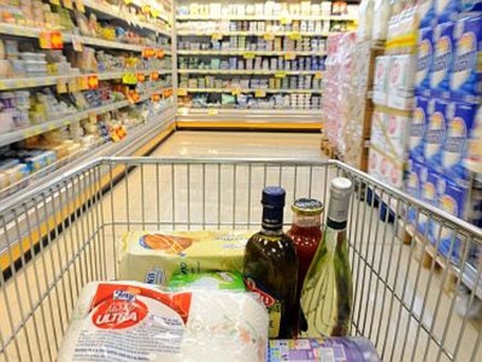 Solidarietà: successo per la raccolta solidale di generi per la prima Infanzia, promossa dal Centro per la Famiglia e per la Vita e dal Centro di Aiuto alla Vita Solidarietà: successo per la raccolta solidale di generi per la prima Infanzia, promossa dal Centro per la Famiglia e per la Vita e dal Centro di Aiuto alla Vita