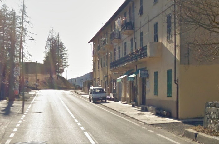 Al confine tra Liguria e Piemonte, chiusa la ss28 del colle di nava causa alberi caduti sulla carreggiata Al confine tra Liguria e Piemonte, chiusa la ss28 del colle di nava causa alberi caduti sulla carreggiata