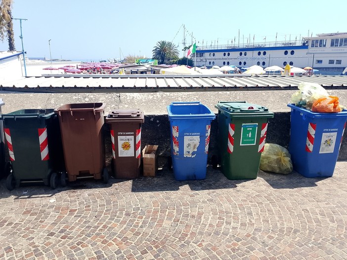 Sanremo: residenti di corso Trento Trieste chiedono lumi sulla raccolta dei rifiuti nella zona Sanremo: residenti di corso Trento Trieste chiedono lumi sulla raccolta dei rifiuti nella zona