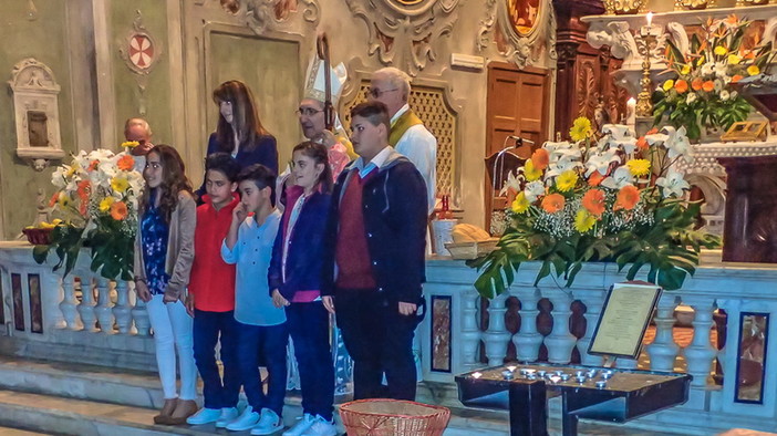 Cervo: le foto della cerimonia per la Cresima, officiata dal Vescovo coadiutore Mons. Guglielmo Borghetti Cervo: le foto della cerimonia per la Cresima, officiata dal Vescovo coadiutore Mons. Guglielmo Borghetti