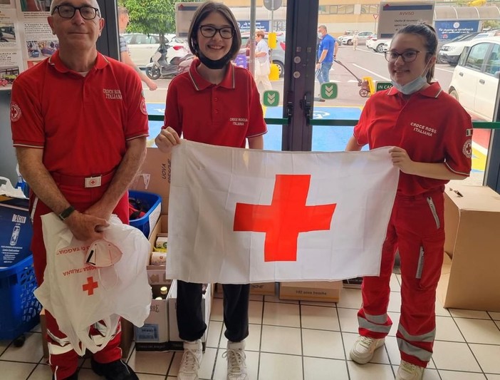Sanremo: carrello solidale con la Croce Rossa Italiana al Carrefour di Bussana
