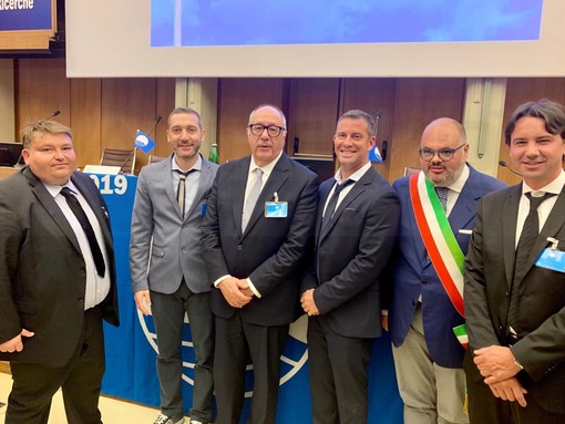 I rappresentanti dei 7 comuni liguri alla consegna delle 'Bandiere Blu'