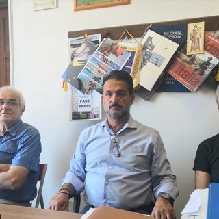 Golfo Dianese in ginocchio per l'emergenza idrica. I sindaci in coro: "Abbiamo bisogno di una mano, siamo una nave alla deriva" (Foto e video) Golfo Dianese in ginocchio per l'emergenza idrica. I sindaci in coro: "Abbiamo bisogno di una mano, siamo una nave alla deriva" (Foto e video)