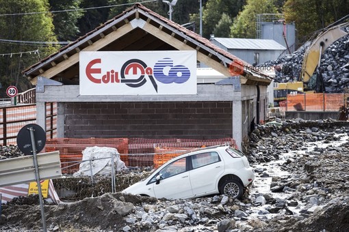 Dal cuneese: 25 minuti d'attesa... e ora quanto c'è da aspettare? Le immagini dall'imbocco del Colle di Tenda e dal cantiere del raddoppio (Foto e Video) Dal cuneese: 25 minuti d'attesa... e ora quanto c'è da aspettare? Le immagini dall'imbocco del Colle di Tenda e dal cantiere del raddoppio (Foto e Video)