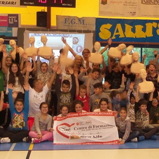 Corso Blsd per l'abilitazione all'uso del defibrillatore ieri pomeriggio al PalaRoya di Ventimiglia Corso Blsd per l'abilitazione all'uso del defibrillatore ieri pomeriggio al PalaRoya di Ventimiglia