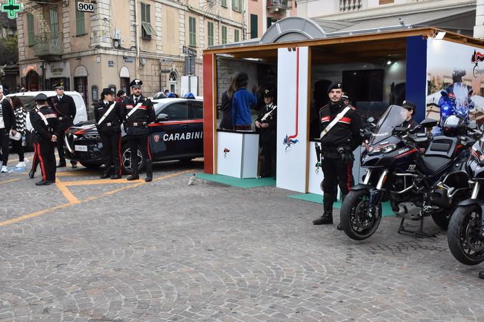 Festival di Sanremo, i Carabinieri tornano in Piazza Colombo con lo stand dedicato a legalità e prevenzione Festival di Sanremo, i Carabinieri tornano in Piazza Colombo con lo stand dedicato a legalità e prevenzione