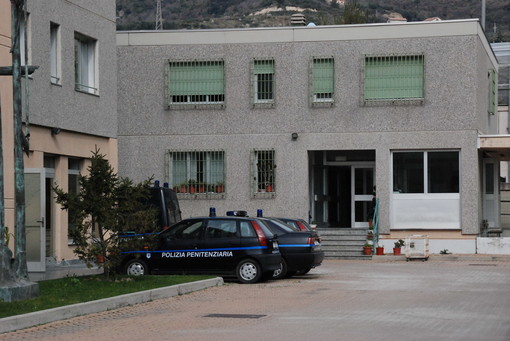 Sanremo: problemi alla casa circondariale, il Sappe "Abbiamo detto al Ministro che siamo pronti a scendere in piazza!" Sanremo: problemi alla casa circondariale, il Sappe "Abbiamo detto al Ministro che siamo pronti a scendere in piazza!"