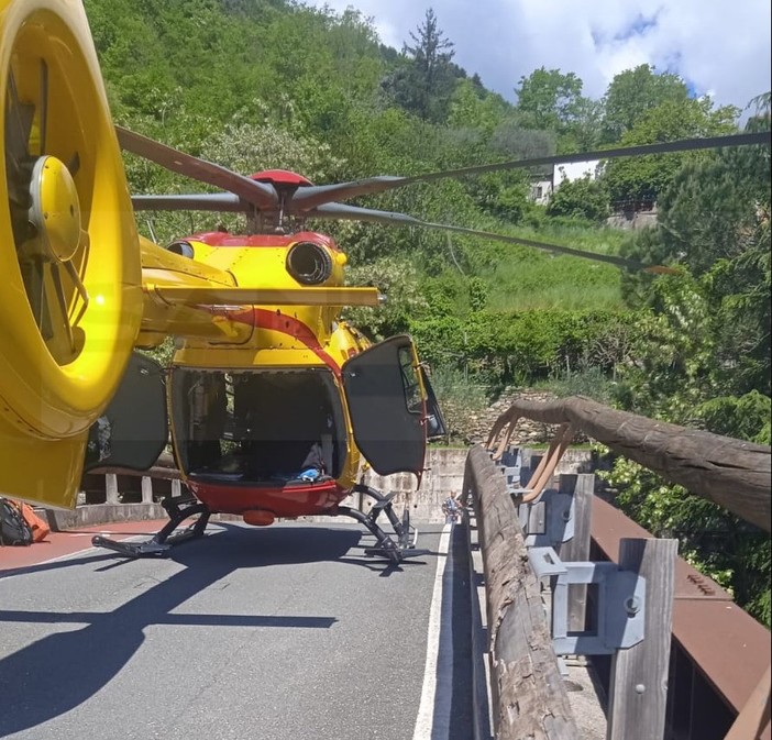 Molini di Triora: cade in campagna da tre metri di altezza, 64enne trasportato in elicottero (Foto)