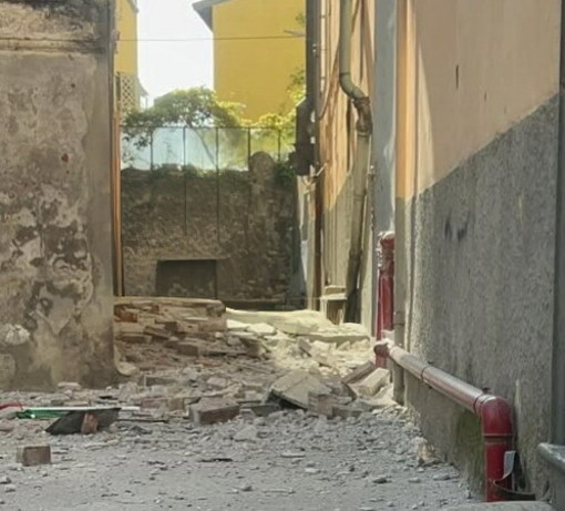 Crollo cornicione alla scuola di Ventimiglia Alta, interventi immediati e lezioni regolari garantite