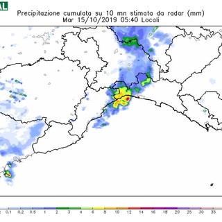 Per ora il maltempo ha colpito solo Genova con 400 millimetri in alcune zone, sull'imperiese perturbazione in ritardo