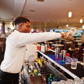 Regione Liguria: corso per 'Barman di bordo' Scajola "Grazie al bando Formare per occupare" Regione Liguria: corso per 'Barman di bordo' Scajola "Grazie al bando Formare per occupare"