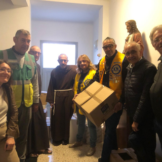 Sanremo, il Lions Club Sanremo Host dona oltre 250 chili di alimenti ai Frati Cappuccini per le famiglie in difficoltà Sanremo, il Lions Club Sanremo Host dona oltre 250 chili di alimenti ai Frati Cappuccini per le famiglie in difficoltà