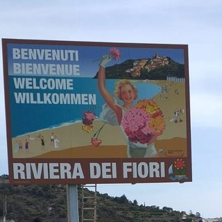 Il cartello installato in autostrada