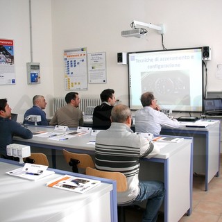 Imperia: martedì scorso il 1° corso per officine di riparazione auto e moto all'IIS con la ditta Texa