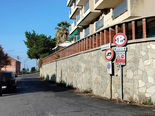 Sanremo, via Bonmoschetto, ancora un’emergenza: ambulanza bloccata, i residenti chiedono una strada più sicura Sanremo, via Bonmoschetto, ancora un’emergenza: ambulanza bloccata, i residenti chiedono una strada più sicura
