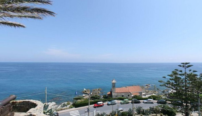 Bordighera: accesso pericoloso alle spiaggetta di S.Ampelio, lettore auspica inteventi Bordighera: accesso pericoloso alle spiaggetta di S.Ampelio, lettore auspica inteventi