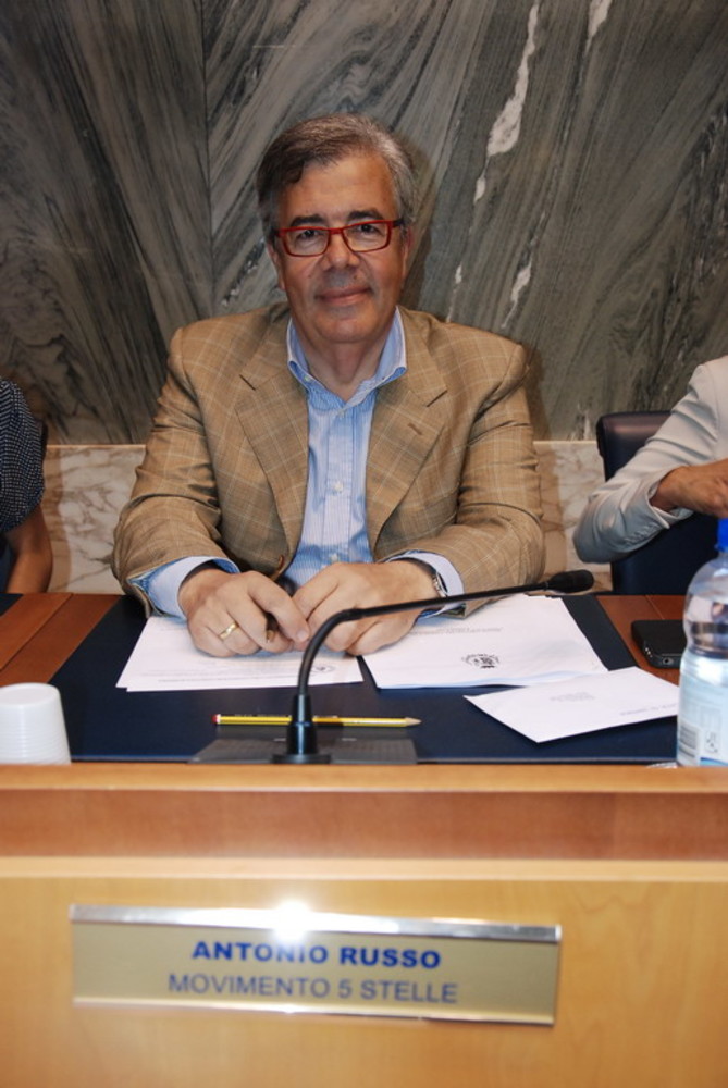 M5S: volano gli stracci. Il capogruppo in Consiglio Comunale Antonio Russo querela un esponente del meetup "A riveder le stelle di Andora"