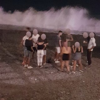 Controlli del sabato sera dell'Associazione Genitori a Bordighera: &quot;Nei locali situazione tranquilla, i problemi arrivano dalle feste in spiaggia&quot;