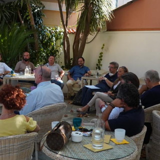 La Confcommercio del Golfo Dianese incontra i candidati a sindaco di Diano Marina: primo appuntamento con Cristiano Za Garibaldi La Confcommercio del Golfo Dianese incontra i candidati a sindaco di Diano Marina: primo appuntamento con Cristiano Za Garibaldi