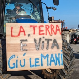 Trattori, leader Forconi: “la protesta è contro il Governo. Pensano di prenderci in giro ma peggiorano solo le cose. Sanremo? Parlerei piuttosto con la Von der Leyen” Trattori, leader Forconi: “la protesta è contro il Governo. Pensano di prenderci in giro ma peggiorano solo le cose. Sanremo? Parlerei piuttosto con la Von der Leyen”