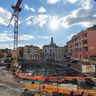 Sanremo, parcheggio di Piazza Eroi, una cittadina: “Lavori fermi e disagi, serve più realismo nelle scelte per la città”