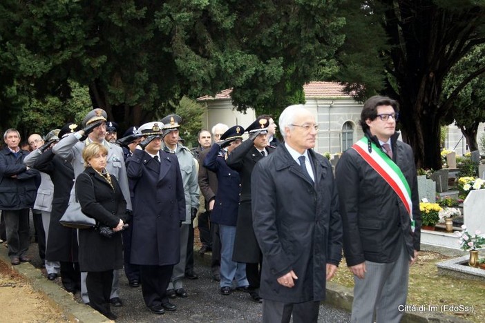 Imperia: il sindaco e autorità civili e militari alla commemorazione dei defunti. Le foto