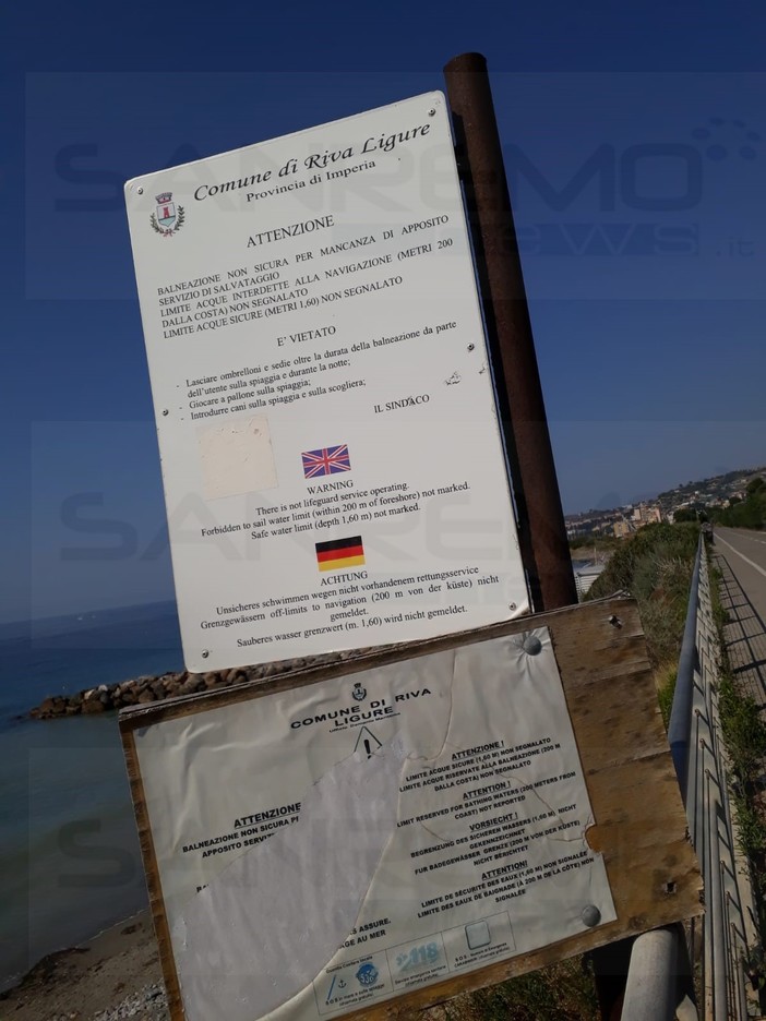 Il cartello di divieto a Riva Ligure Il cartello di divieto a Riva Ligure