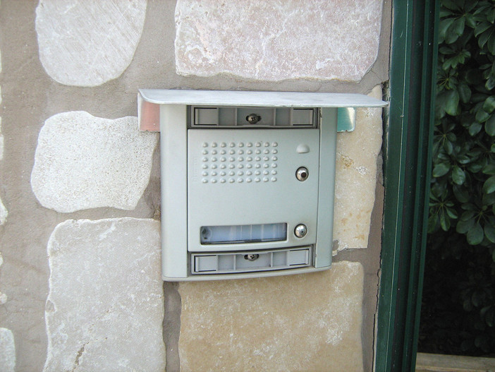 Sanremo: citofono non funzionante all'asilo 'Goretti', dopo la segnalazione del nostro giornale il problema viene risolto Sanremo: citofono non funzionante all'asilo 'Goretti', dopo la segnalazione del nostro giornale il problema viene risolto