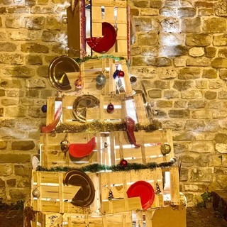 Ventimiglia: materiale di recupero ma tanta inventiva e buona volontà, ecco il Natale nella città vecchia Ventimiglia: materiale di recupero ma tanta inventiva e buona volontà, ecco il Natale nella città vecchia