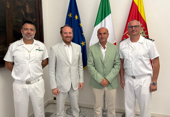 Ventimiglia accoglie il nuovo comandante della Capitaneria di porto Ventimiglia accoglie il nuovo comandante della Capitaneria di porto