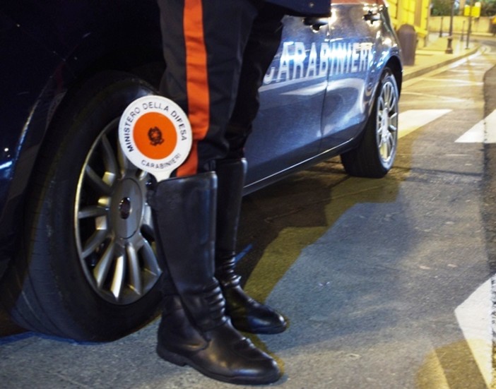 Vallecrosia: picchia la moglie nella sua abitazione, i Carabinieri lo denunciano e lo allontanano dalla casa familiare