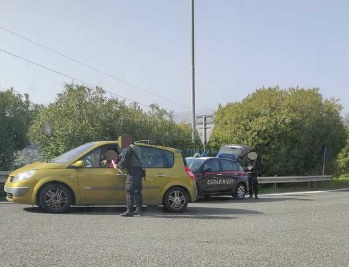 I controlli al casello di Bordighera