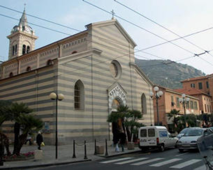 Ventimiglia: avvicendamento fra Don Daniele e Don Angelo nella chiesa di Sant'Agostino, la riflessione di alcuni parrocchiani